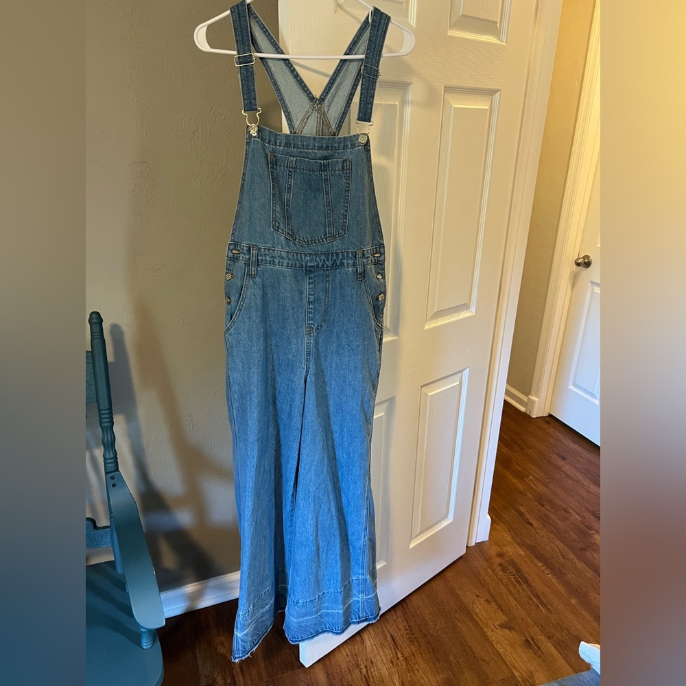 NWT wide leg overalls from Shop Blue Door Boutique size M